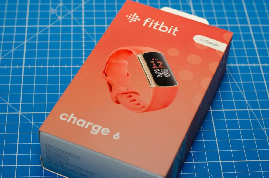 Ungeöffnete Verpackung der Fitbit Charge 6